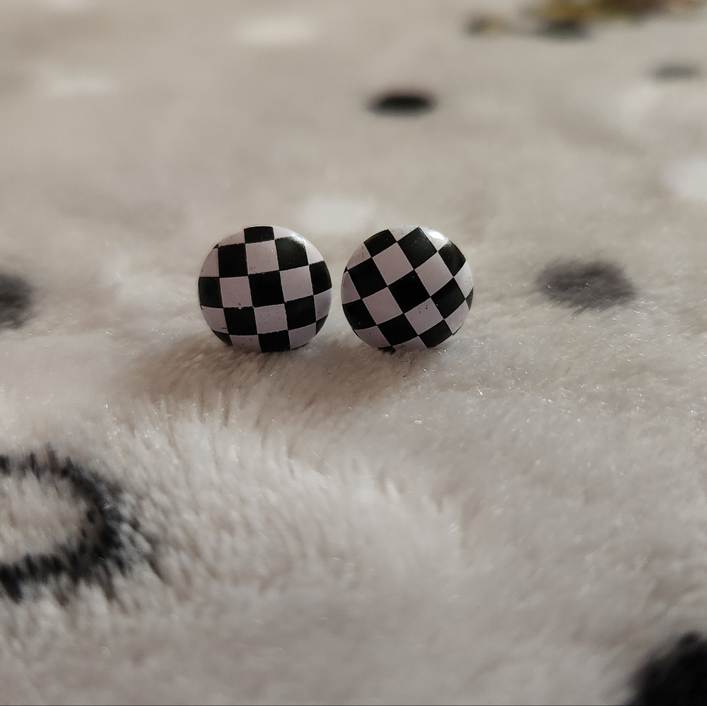 💙2/$8💙 Hot Topic Checkered Earrings